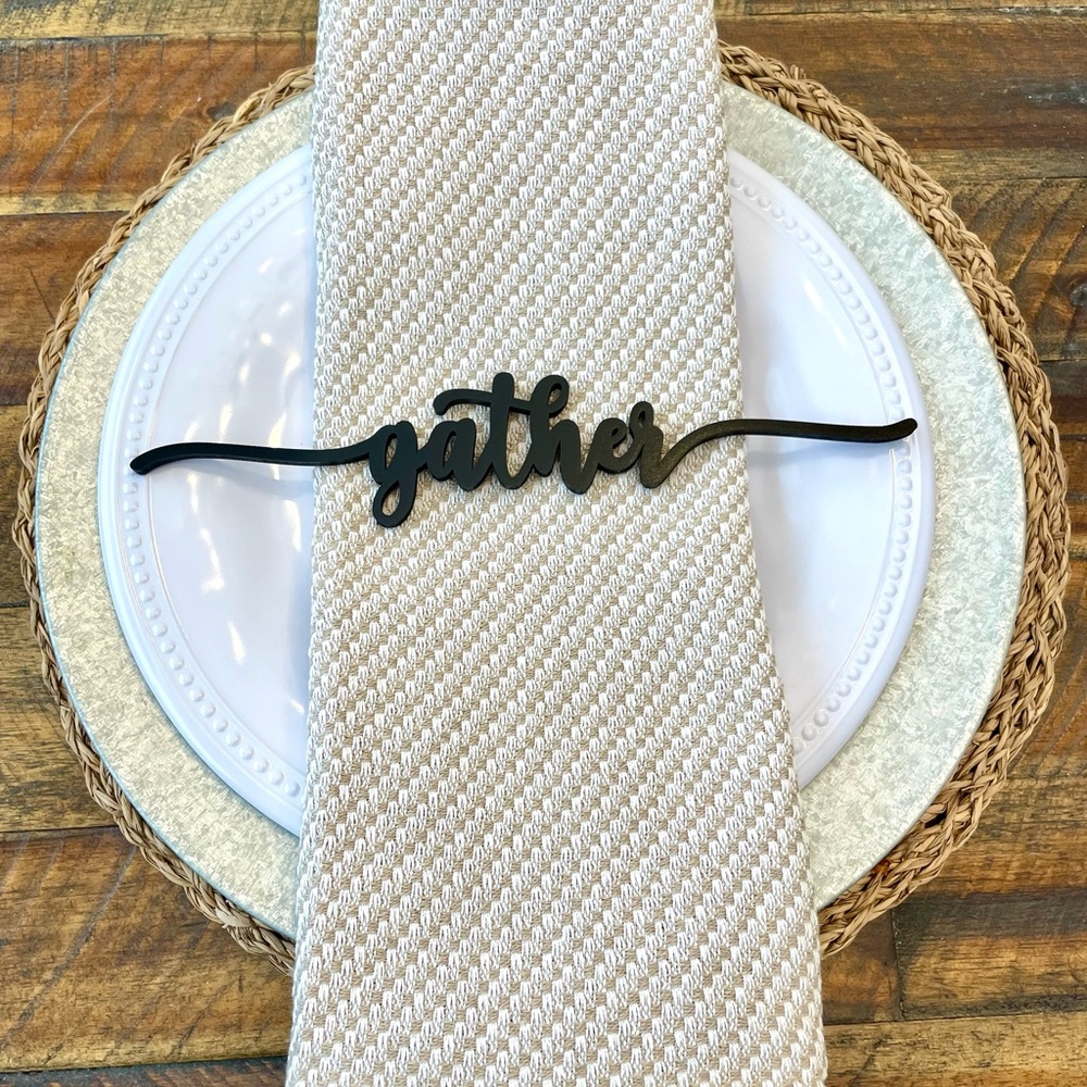 4-Pack‎ of Elegant Wooden Plate Toppers in Black